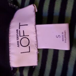 🖼🎉 Ann Taylor green striped Tee